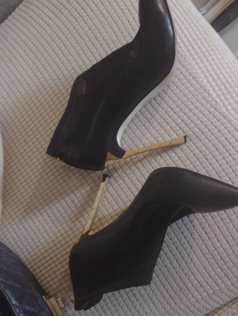 Sam Edelman Black Soft Leather Gold Accents Heels  7 - 7,5 $45 - Picture 3 of 5